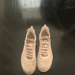 Size 10.5 APLs Techloom Tracers